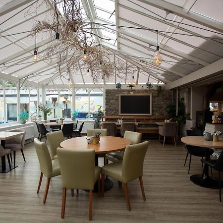 Hive Townhouse Hotel อาแบร์ไรรอน ภายนอก รูปภาพ