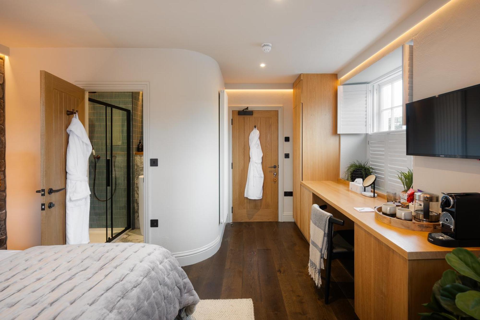 Hive Townhouse Hotel อาแบร์ไรรอน ภายนอก รูปภาพ