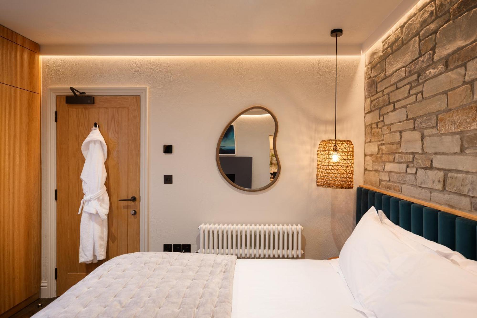 Hive Townhouse Hotel อาแบร์ไรรอน ภายนอก รูปภาพ