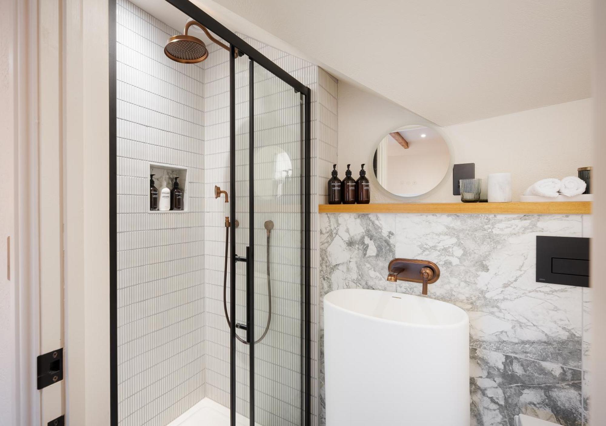 Hive Townhouse Hotel อาแบร์ไรรอน ภายนอก รูปภาพ
