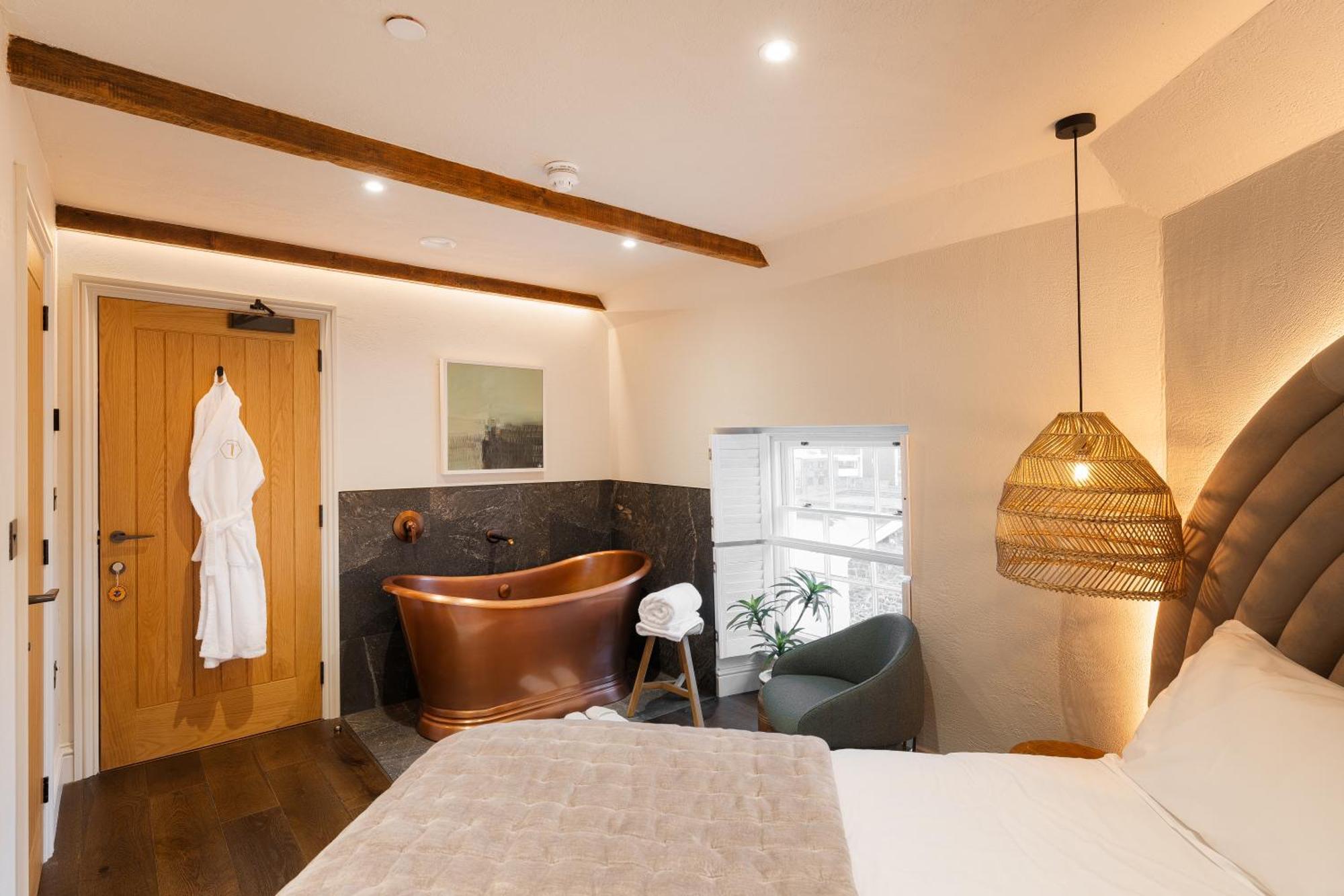 Hive Townhouse Hotel อาแบร์ไรรอน ภายนอก รูปภาพ