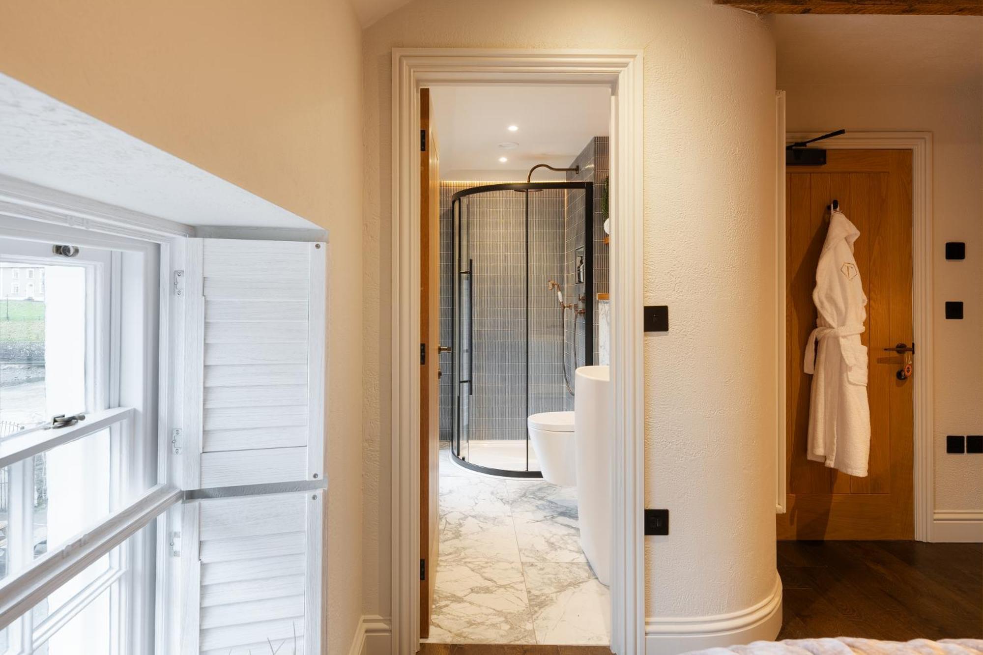 Hive Townhouse Hotel อาแบร์ไรรอน ภายนอก รูปภาพ