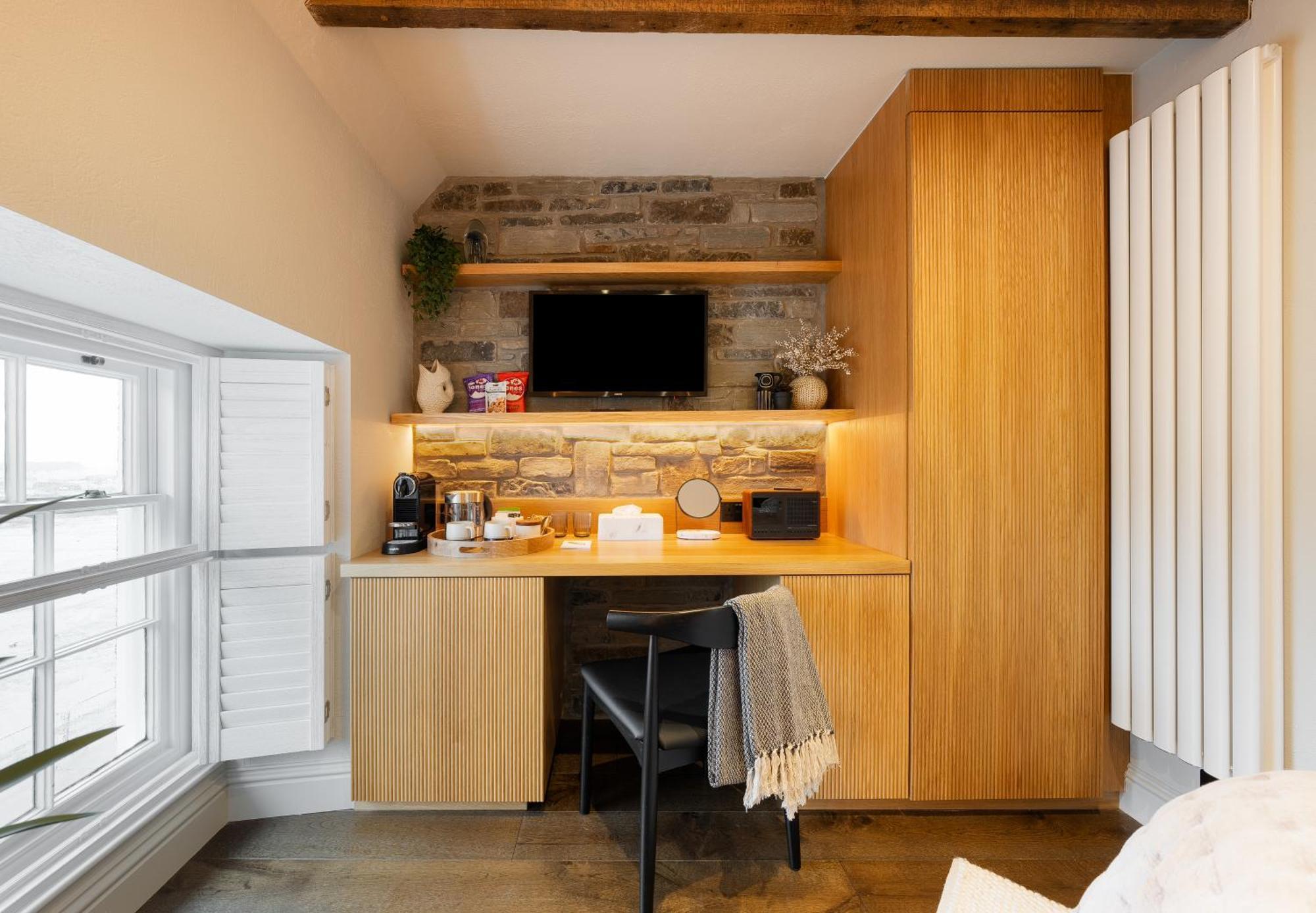 Hive Townhouse Hotel อาแบร์ไรรอน ภายนอก รูปภาพ